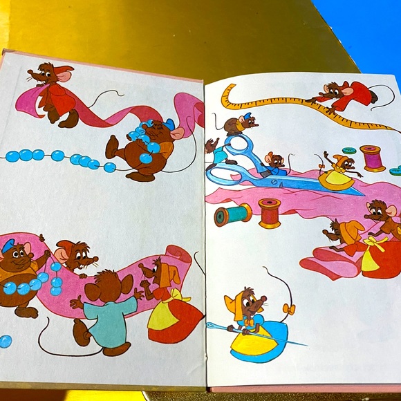 WALT DISNEY’S CINDERELLA VTG 1974 CLASSIC COLLECTIBLE HARDCOVER STORYBOOK - Picture 3 of 16